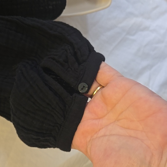 Universal Thread Women's Size M Balloon Long Sleeve Everyday Blouse Black - Picture 4 of 5